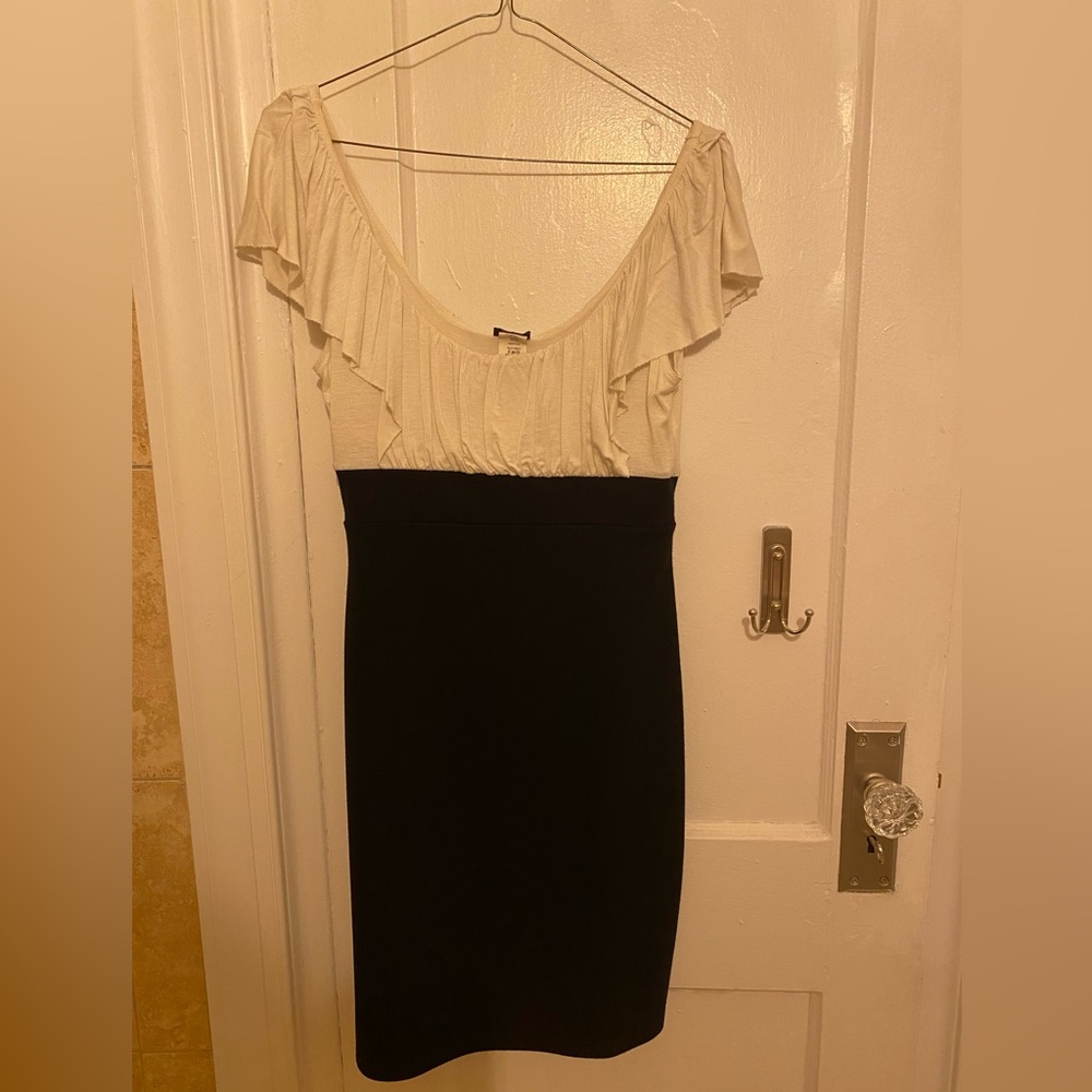 White and Black Form Fitting Dress / Size Medium